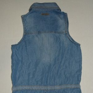 GUESS Women/'s Pointed Collar Amy Sleeveless Denim Romper